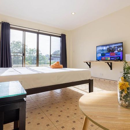 Club22 Kamala Suites, Kamala Beach Esterno foto